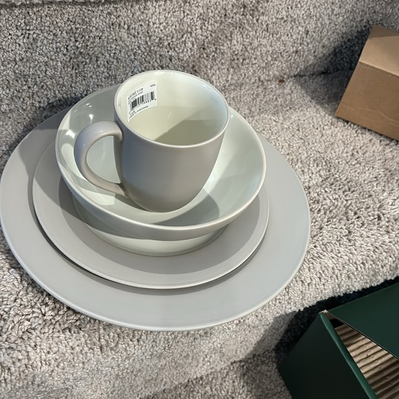 Noritake Colorwave Sand 4-Piece Curve Place Dinnerware Setting in Cream/Sand - Picture 5 of 5